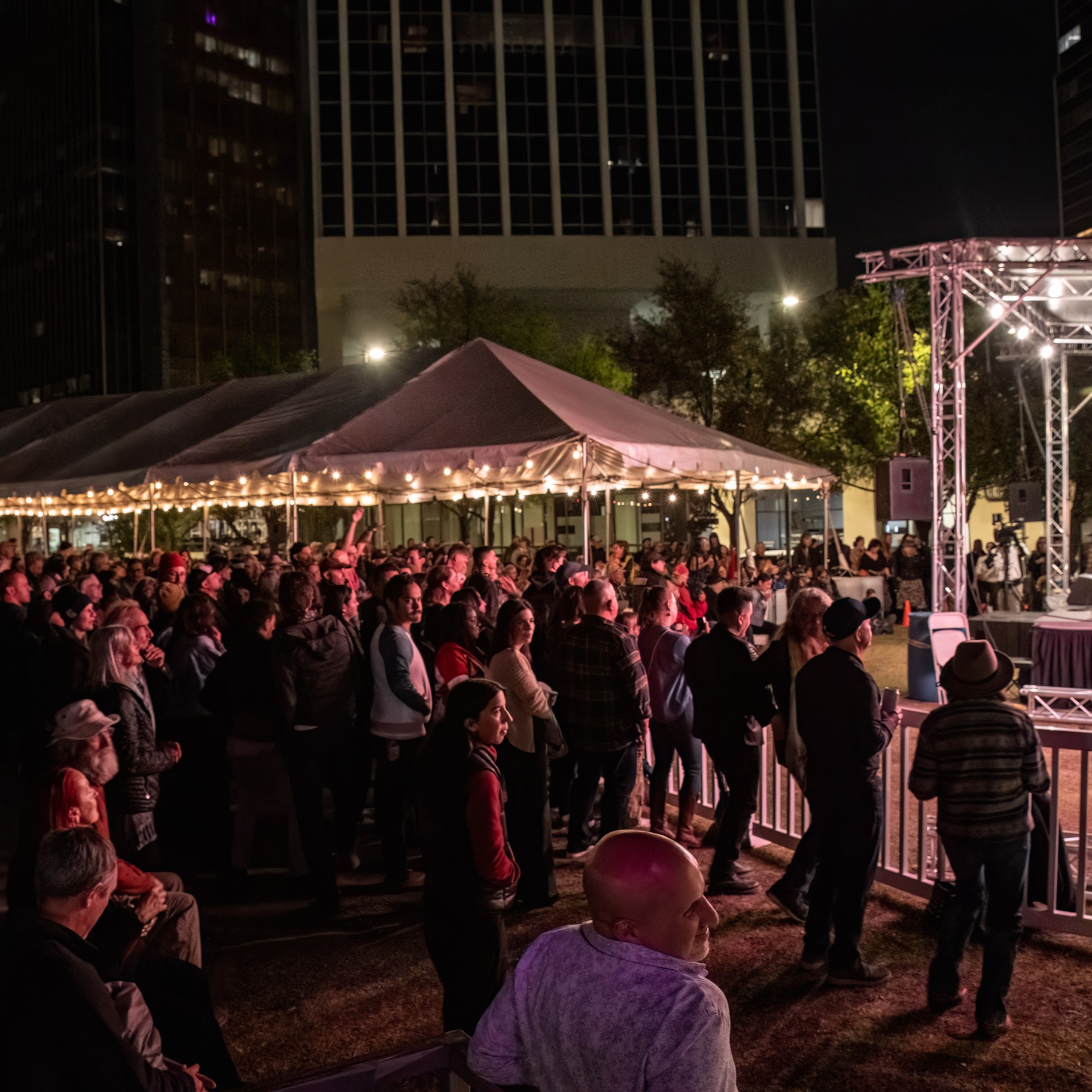 Crowd for Sergio Mendoza y la Orkestra